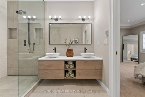 Photo 23 at 19 Weslock Crescent, Bayview Northeast, Aurora