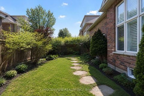Photo 34 at 19 Weslock Crescent, Bayview Northeast, Aurora