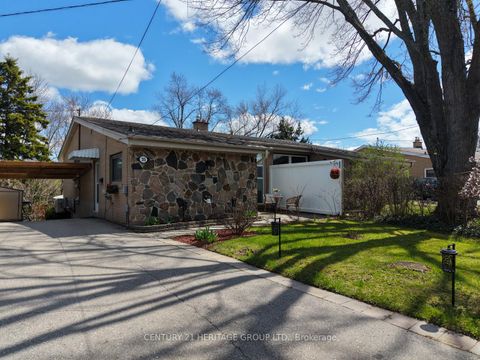 Photo 1 at 35 Jasper Drive, Aurora Heights, Aurora
