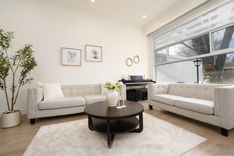 Photo 9 at 35 Jasper Drive, Aurora Heights, Aurora