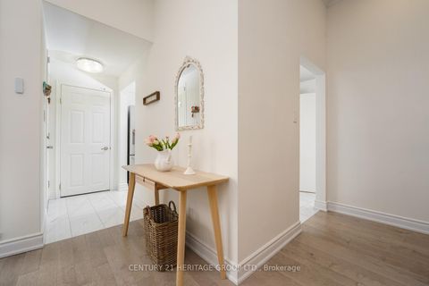 Photo 11 at 35 Jasper Drive, Aurora Heights, Aurora