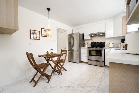 Photo 14 at 35 Jasper Drive, Aurora Heights, Aurora