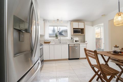 Photo 16 at 35 Jasper Drive, Aurora Heights, Aurora