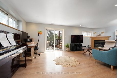 Photo 26 at 35 Jasper Drive, Aurora Heights, Aurora