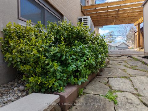Photo 39 at 35 Jasper Drive, Aurora Heights, Aurora