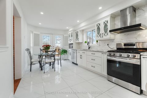 Photo 7 at 55 Attridge Drive, Aurora Village, Aurora