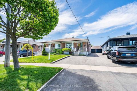 Photo 2 at 18 Hucknall Road, York University Heights, Toronto