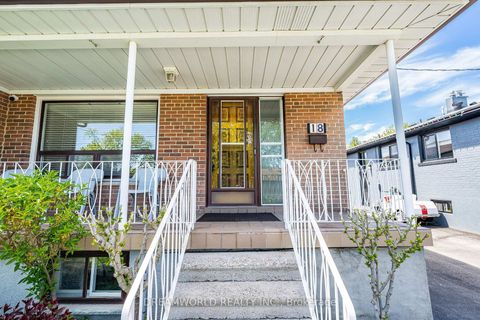 Photo 3 at 18 Hucknall Road, York University Heights, Toronto
