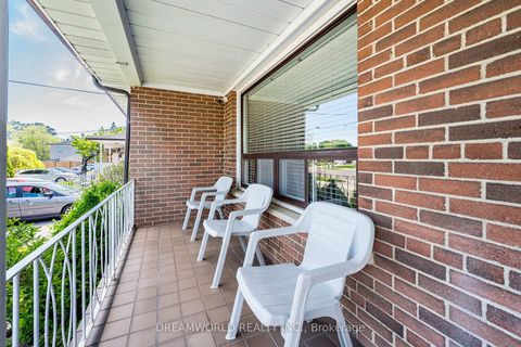 Photo 4 at 18 Hucknall Road, York University Heights, Toronto