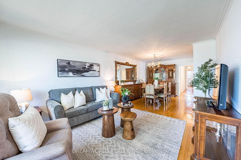 Photo 6 at 18 Hucknall Road, York University Heights, Toronto
