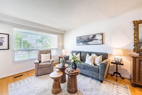 Photo 7 at 18 Hucknall Road, York University Heights, Toronto