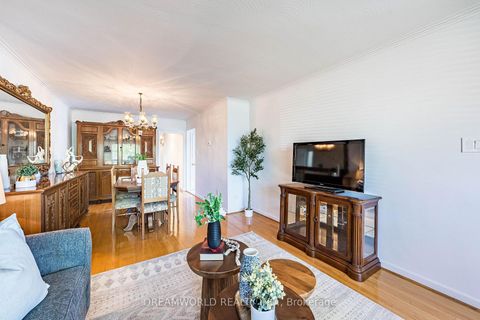 Photo 8 at 18 Hucknall Road, York University Heights, Toronto