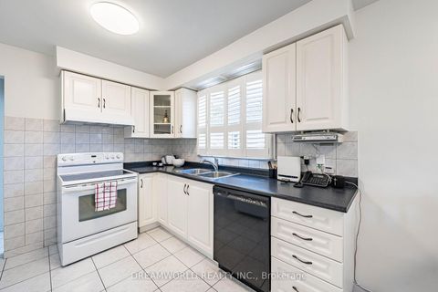 Photo 14 at 18 Hucknall Road, York University Heights, Toronto