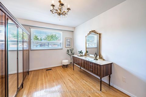 Photo 23 at 18 Hucknall Road, York University Heights, Toronto