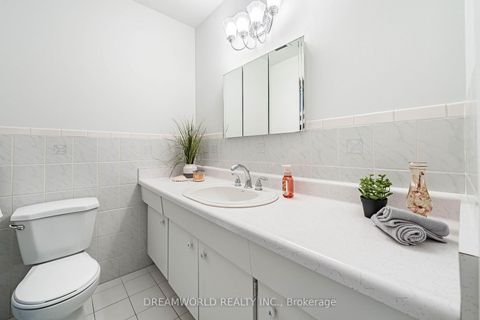 Photo 28 at 18 Hucknall Road, York University Heights, Toronto