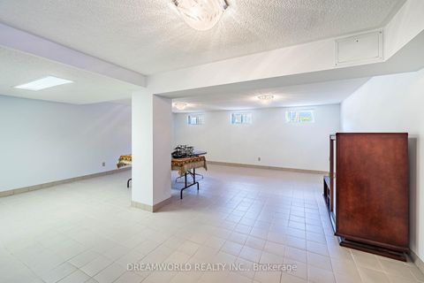 Photo 31 at 18 Hucknall Road, York University Heights, Toronto