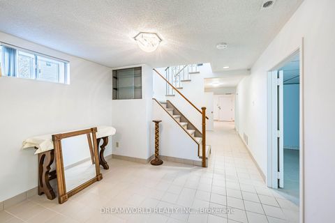 Photo 34 at 18 Hucknall Road, York University Heights, Toronto