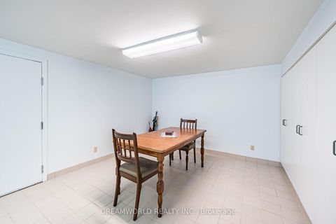 Photo 37 at 18 Hucknall Road, York University Heights, Toronto