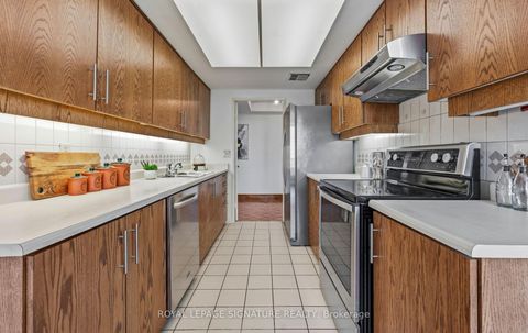 Photo 6 at 805 - 3 Concorde Place, Don Mills, Toronto