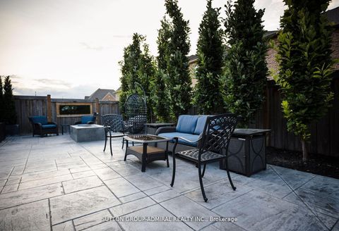 Photo 2 at 62 Bond Crescent, Oak Ridges, Richmond Hill