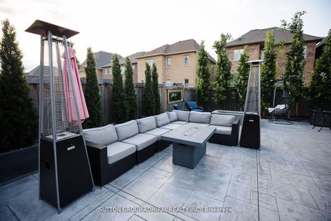 Photo 3 at 62 Bond Crescent, Oak Ridges, Richmond Hill