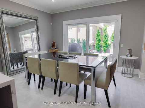 Photo 8 at 62 Bond Crescent, Oak Ridges, Richmond Hill