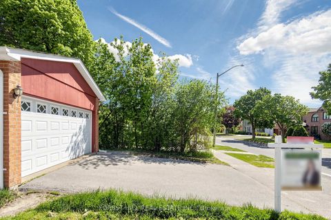 Photo 6 at 44 Lund Street N, North Richvale, Richmond Hill