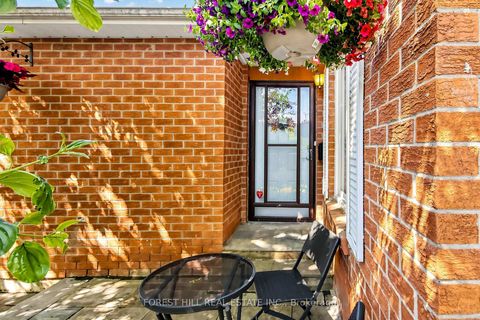 Photo 11 at 44 Lund Street N, North Richvale, Richmond Hill