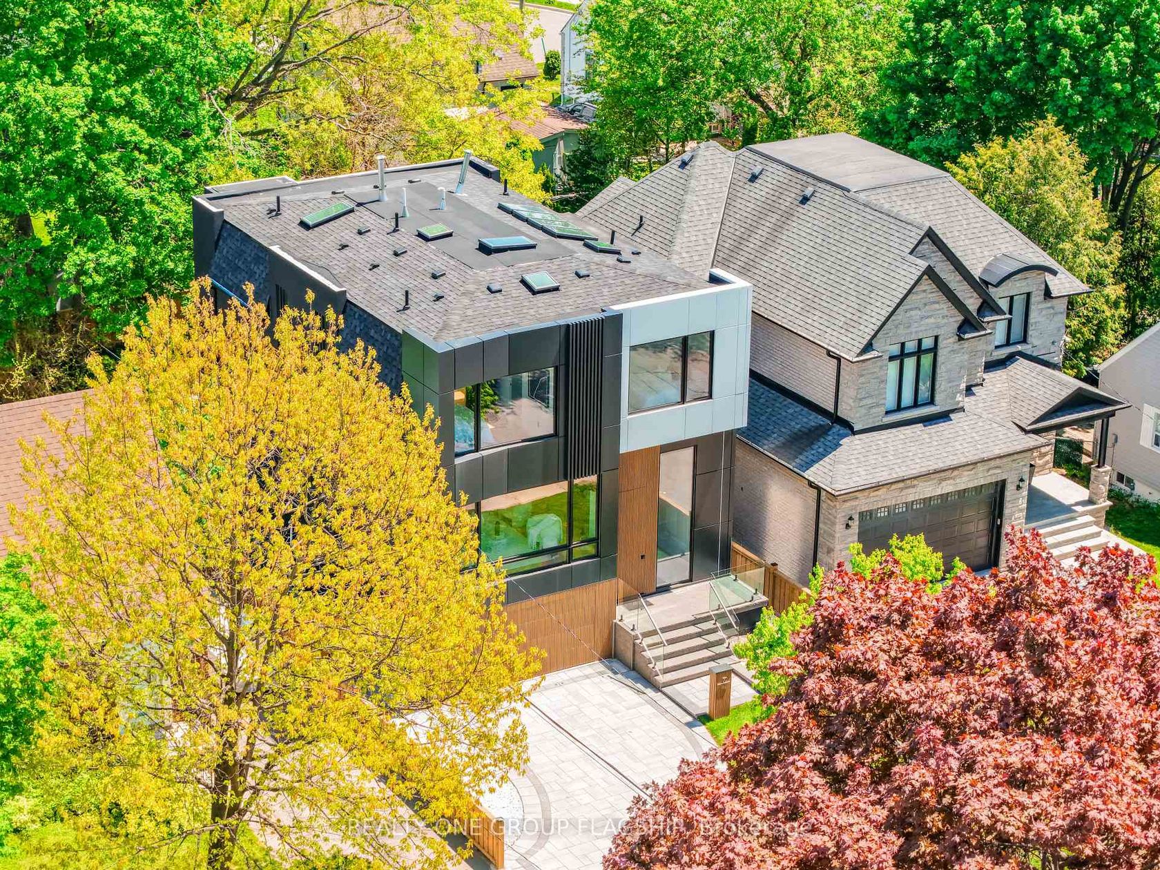 7 Bentley Drive, Queensway, Toronto 