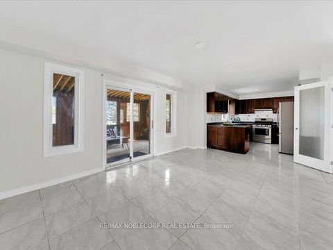 Photo 8 at 66 Stoneybrook Crescent, Ardagh, Barrie