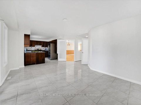 Photo 10 at 66 Stoneybrook Crescent, Ardagh, Barrie