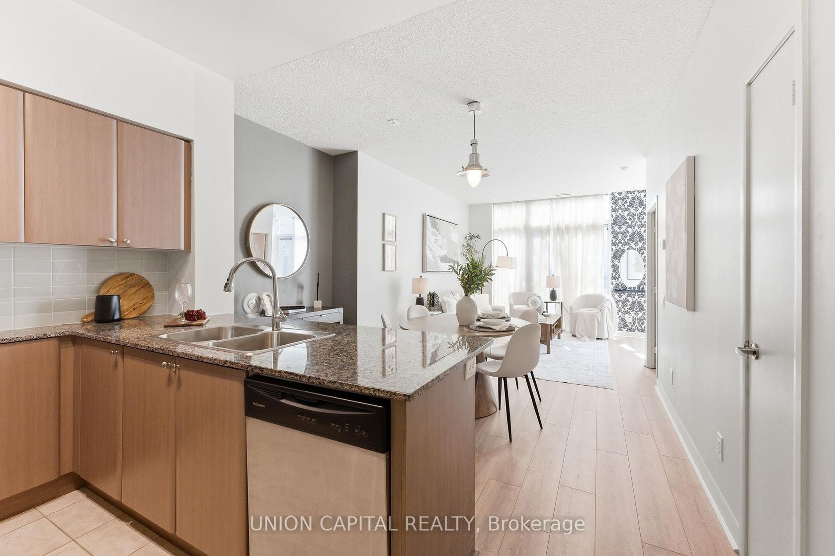 147 - 525 Wilson Avenue, Clanton Park, Toronto photo number 2