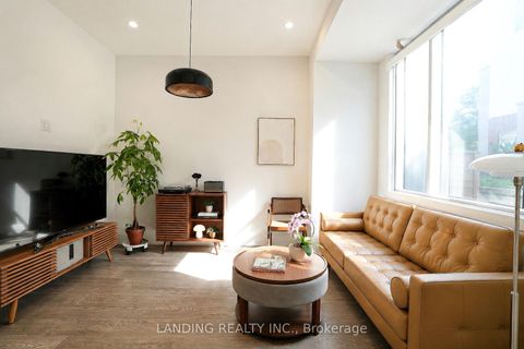Photo 3 at 7 - 17 Greenbriar Road, Bayview Village, Toronto