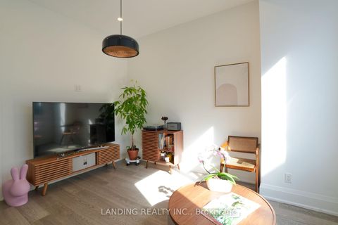 Photo 4 at 7 - 17 Greenbriar Road, Bayview Village, Toronto