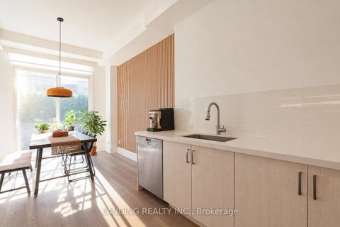Photo 5 at 7 - 17 Greenbriar Road, Bayview Village, Toronto