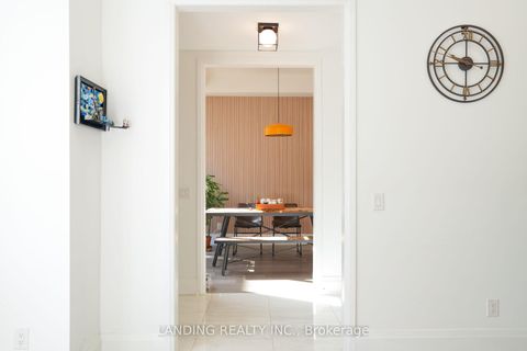 Photo 9 at 7 - 17 Greenbriar Road, Bayview Village, Toronto