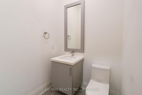 Photo 10 at 7 - 17 Greenbriar Road, Bayview Village, Toronto