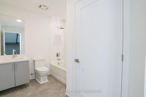 Photo 16 at 7 - 17 Greenbriar Road, Bayview Village, Toronto