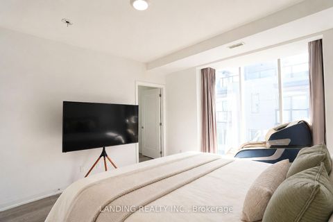 Photo 19 at 7 - 17 Greenbriar Road, Bayview Village, Toronto