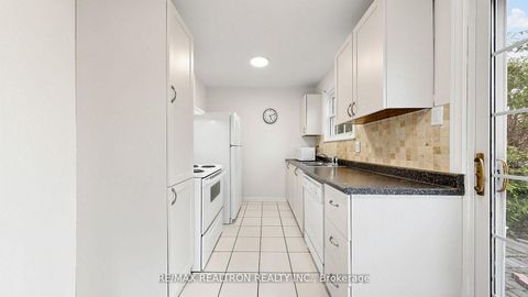Photo 10 at 135 Avenue Road, North Richvale, Richmond Hill
