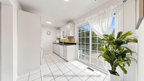 Photo 13 at 135 Avenue Road, North Richvale, Richmond Hill