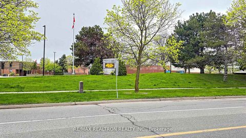 Photo 41 at 135 Avenue Road, North Richvale, Richmond Hill