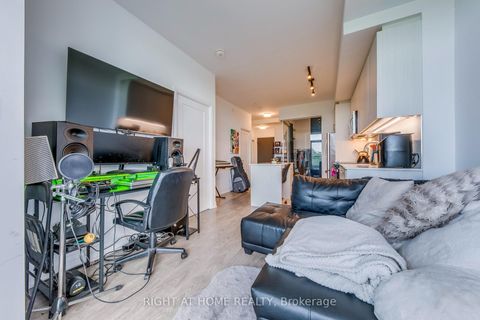 Photo 13 at 619 - 286 Main Street, Danforth, Toronto