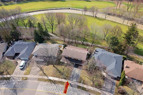 Photo 2 at 315 Markland Drive, Markland Wood, Toronto