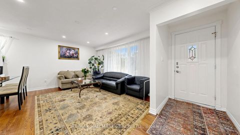 Photo 4 at 46 Collins Crescent, Aurora Heights, Aurora