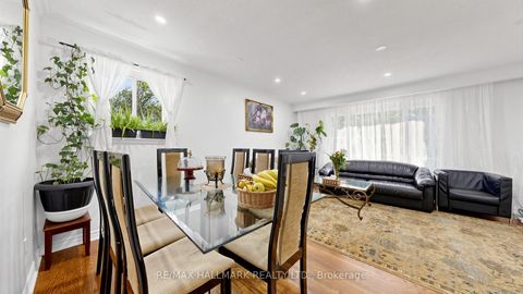 Photo 6 at 46 Collins Crescent, Aurora Heights, Aurora