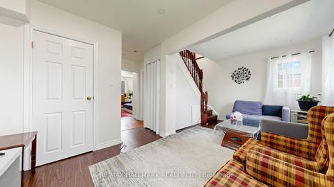 Photo 8 at 46 Collins Crescent, Aurora Heights, Aurora