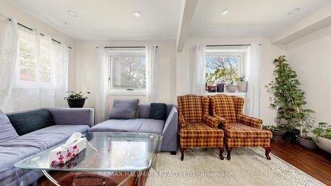 Photo 9 at 46 Collins Crescent, Aurora Heights, Aurora
