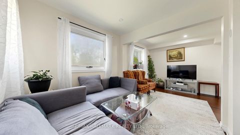 Photo 10 at 46 Collins Crescent, Aurora Heights, Aurora