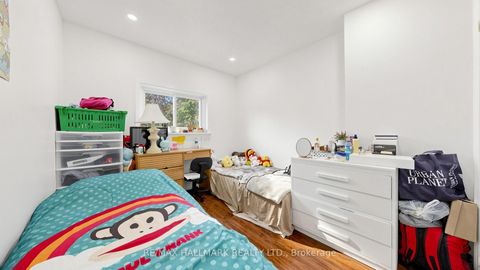 Photo 16 at 46 Collins Crescent, Aurora Heights, Aurora